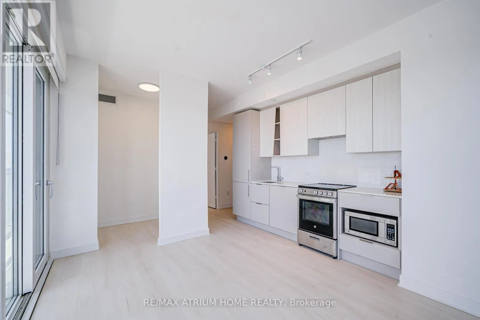 2503 - 3900 CONFEDERATION PARKWAY E
