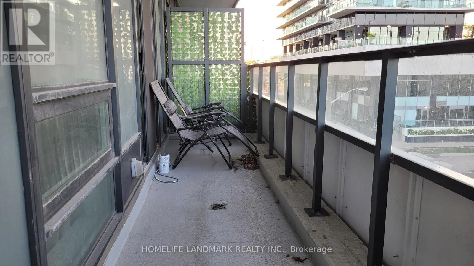 208 - 20 SHORE BREEZE DRIVE