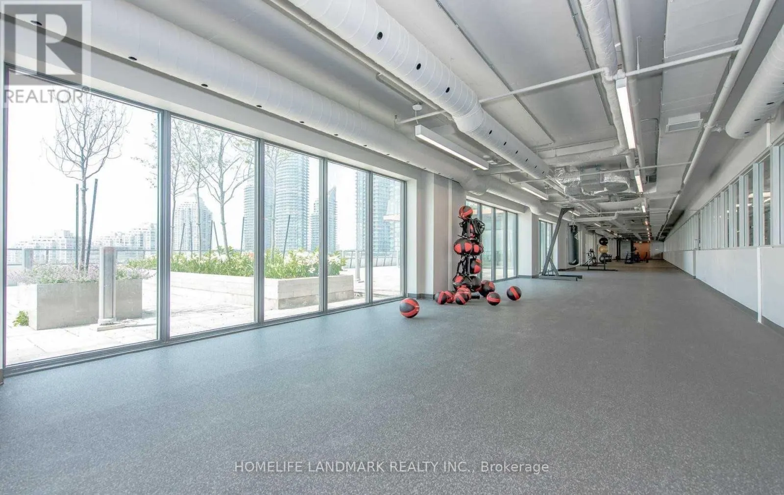 208 - 20 SHORE BREEZE DRIVE