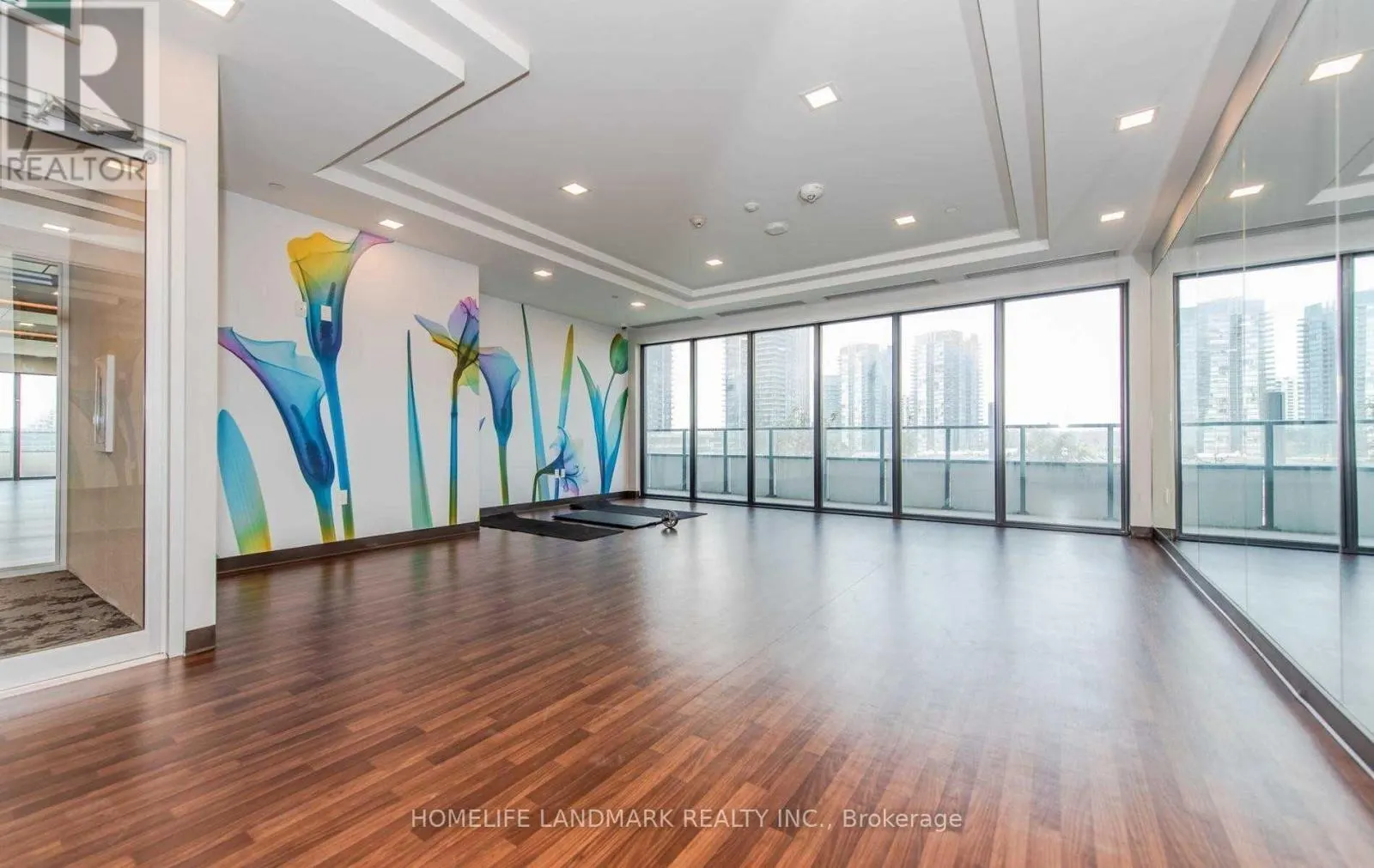 208 - 20 SHORE BREEZE DRIVE