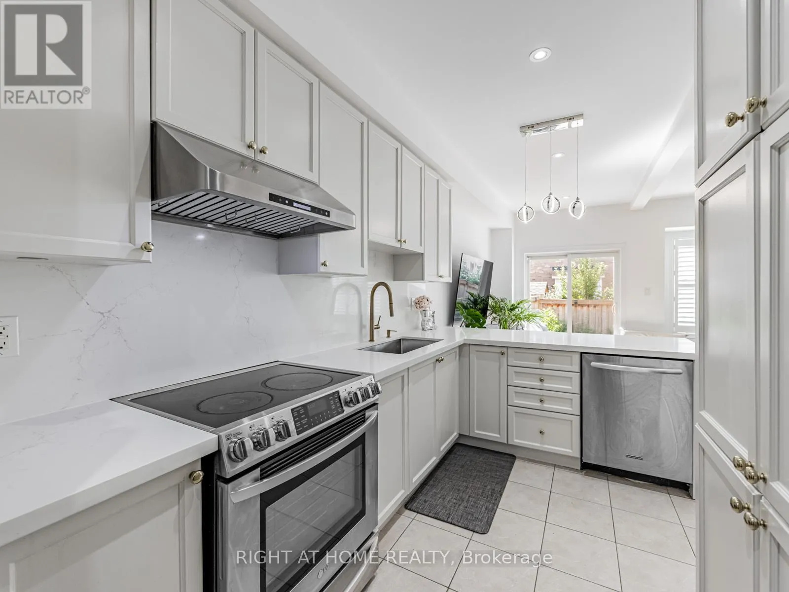 7326 GOLDEN MEADOW COURT