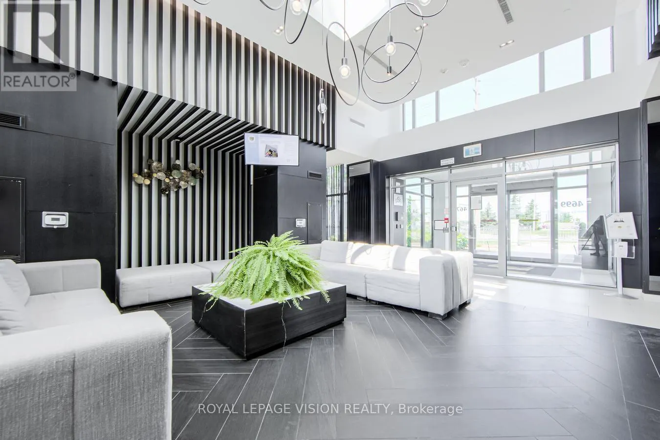 1009 - 4677 GLEN ERIN DRIVE