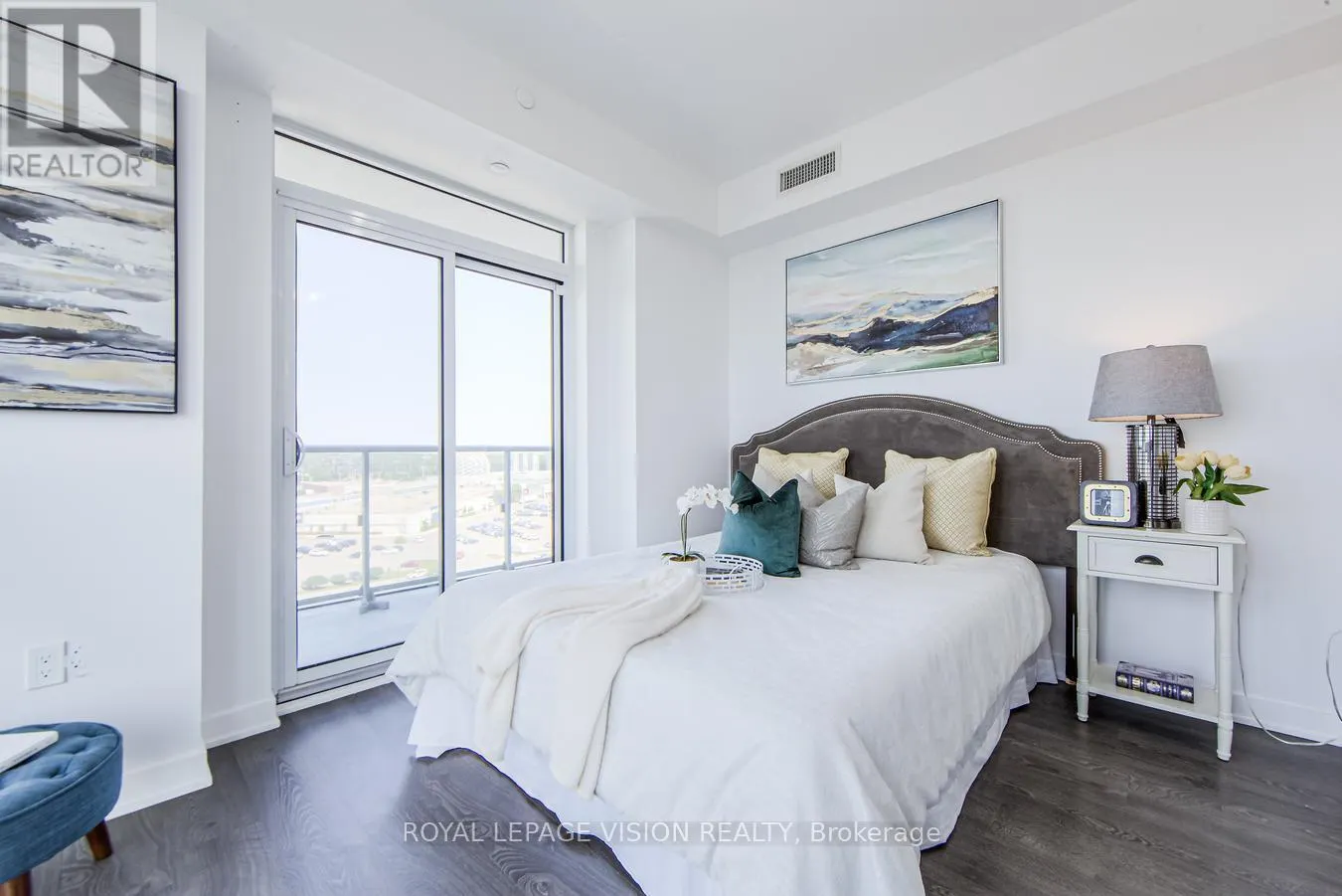 1009 - 4677 GLEN ERIN DRIVE