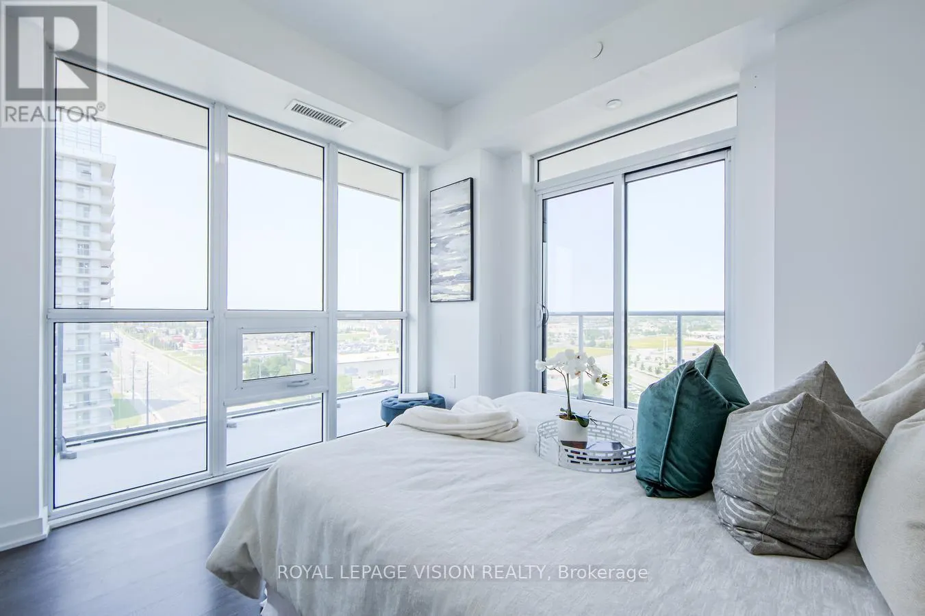 1009 - 4677 GLEN ERIN DRIVE