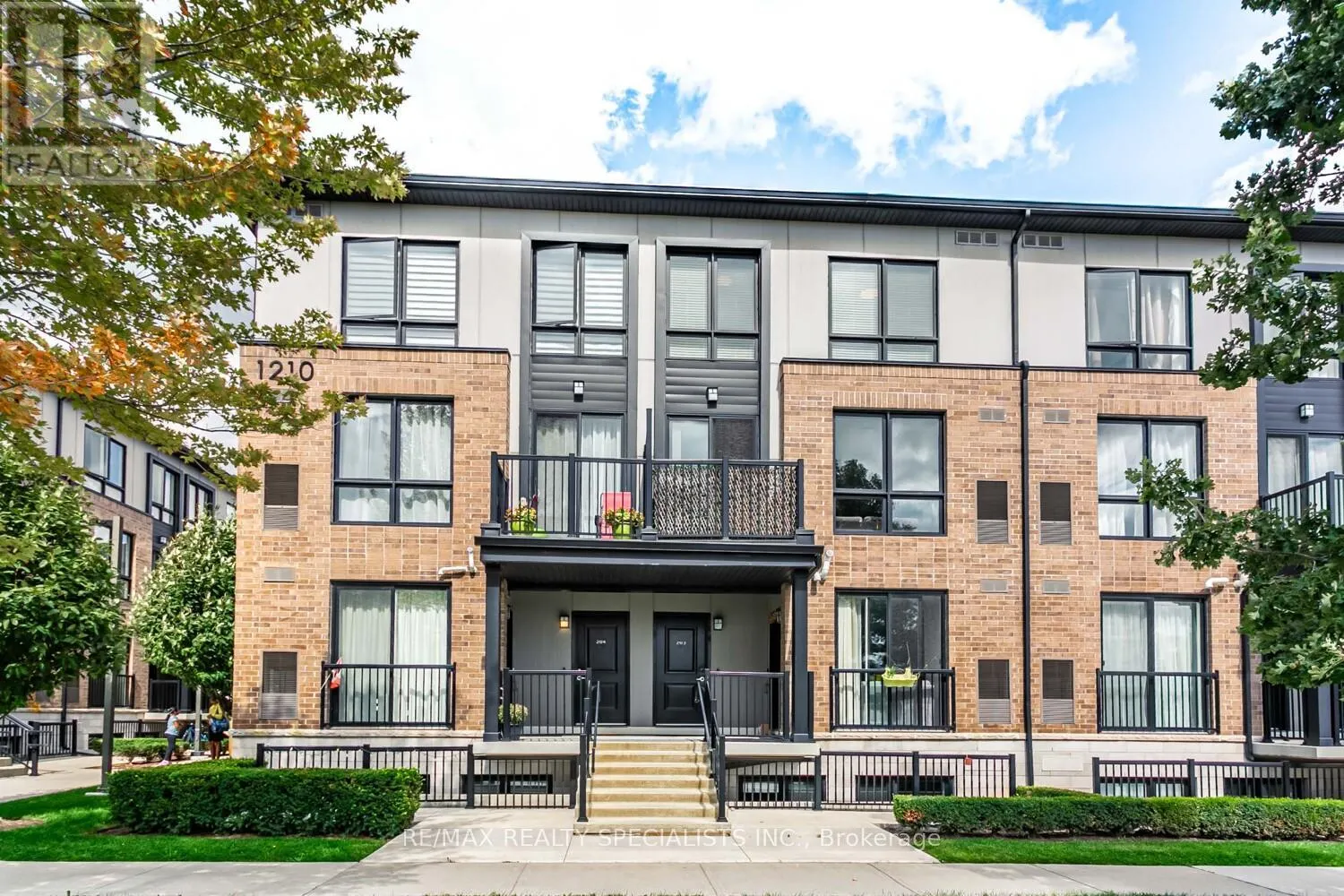 203 - 1210 MAIN STREET E