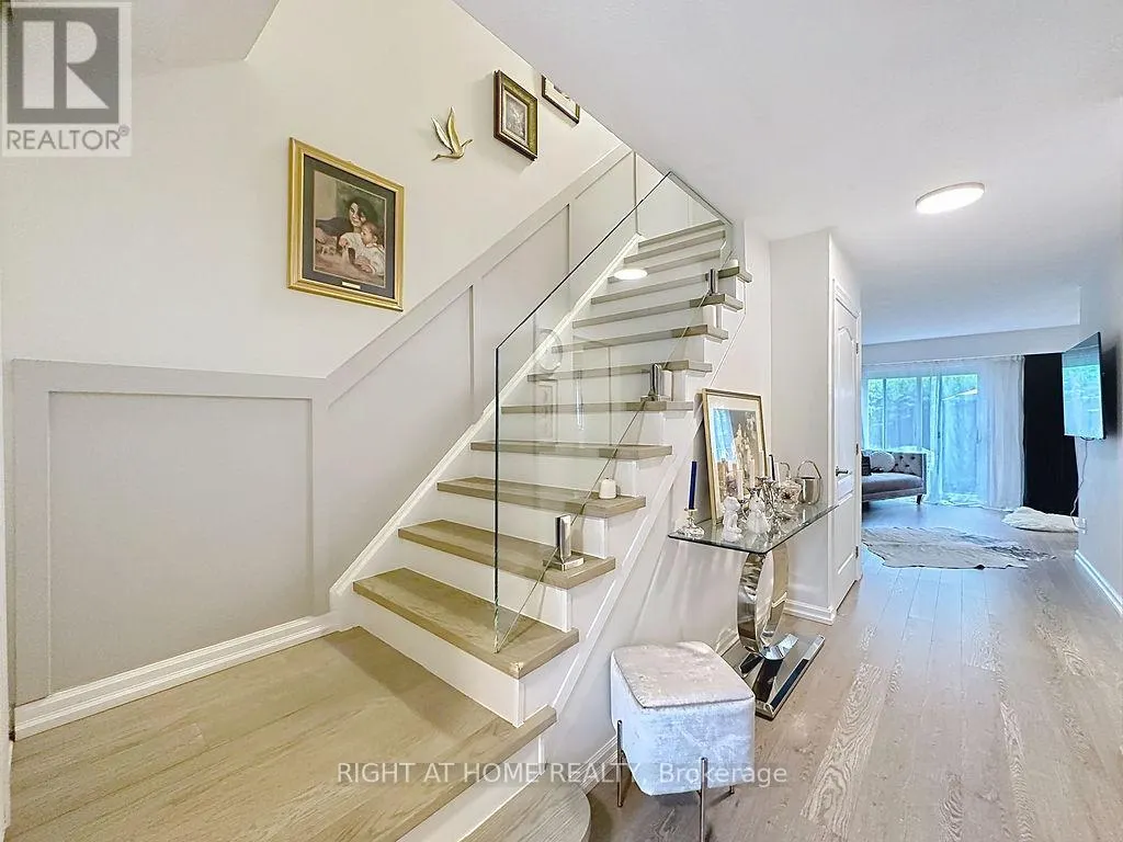 101 - 2120 RATHBURN ROAD E