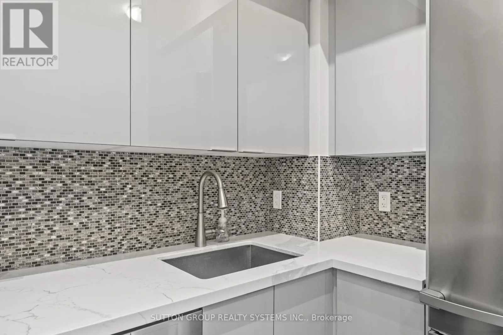 914 - 30 SHORE BREEZE DRIVE