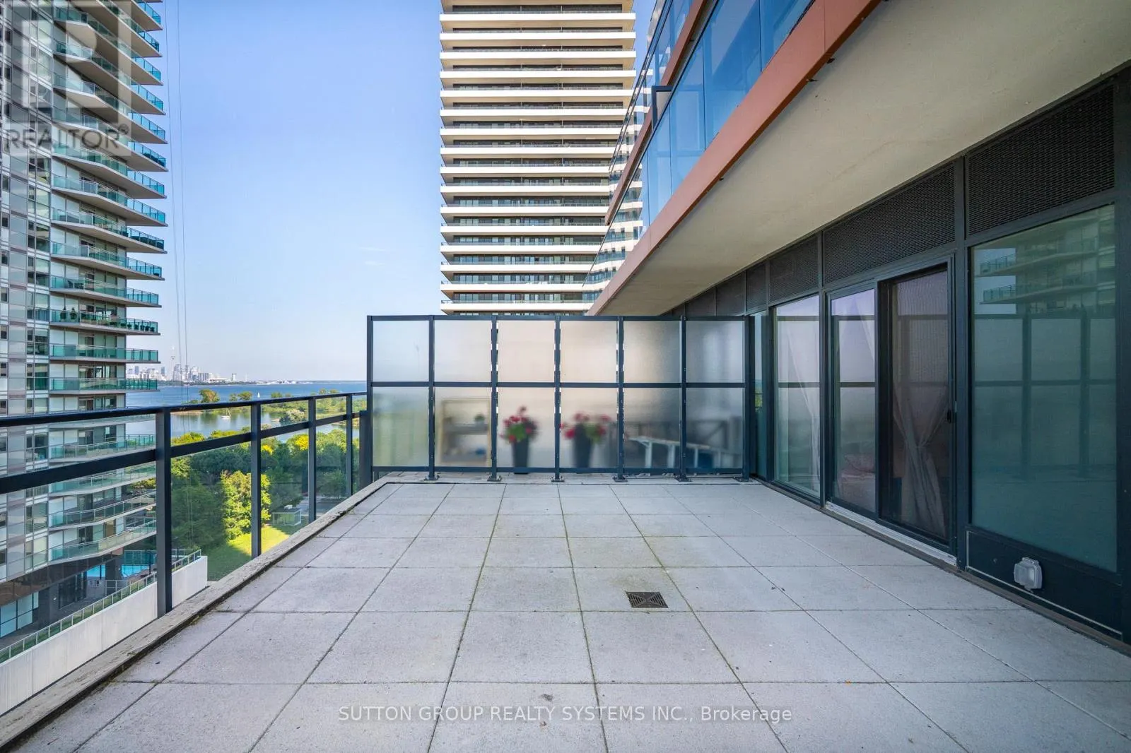 914 - 30 SHORE BREEZE DRIVE