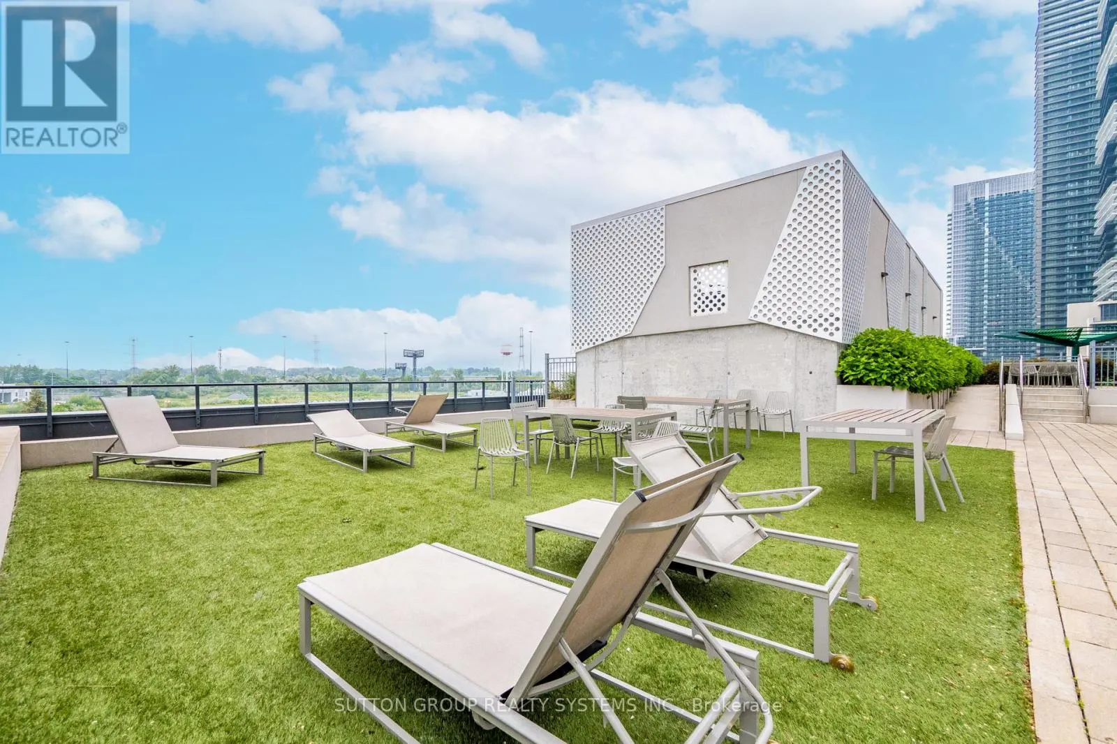 914 - 30 SHORE BREEZE DRIVE