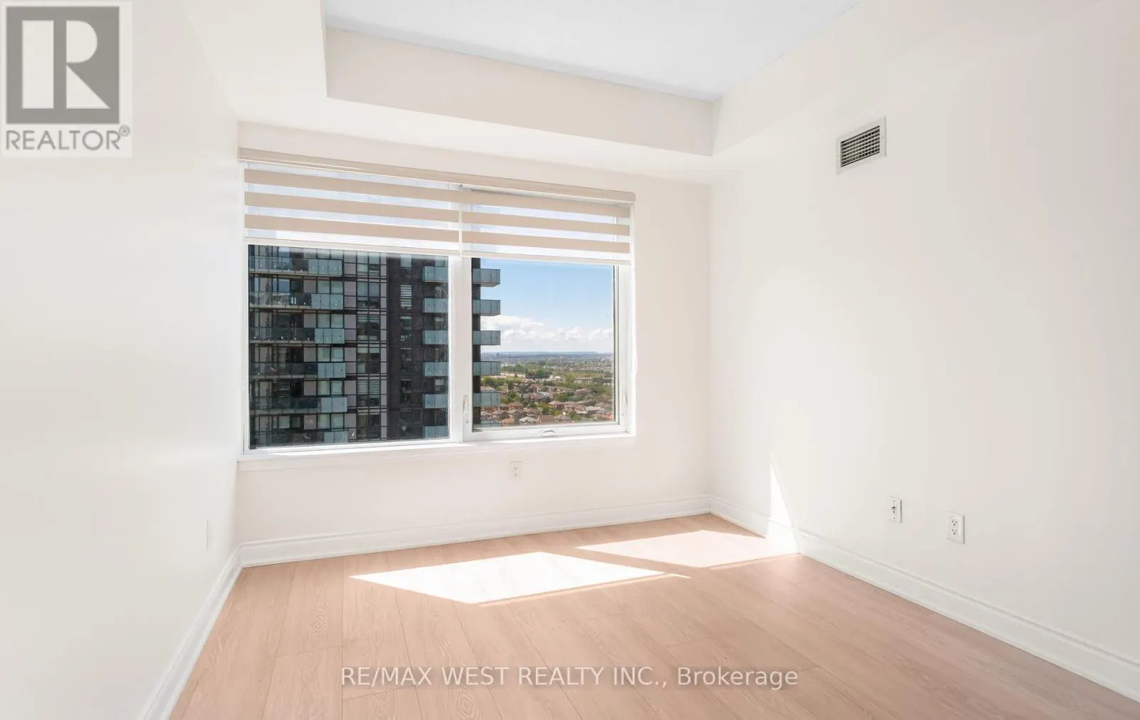 1709 - 385 PRINCE OF WALES DRIVE