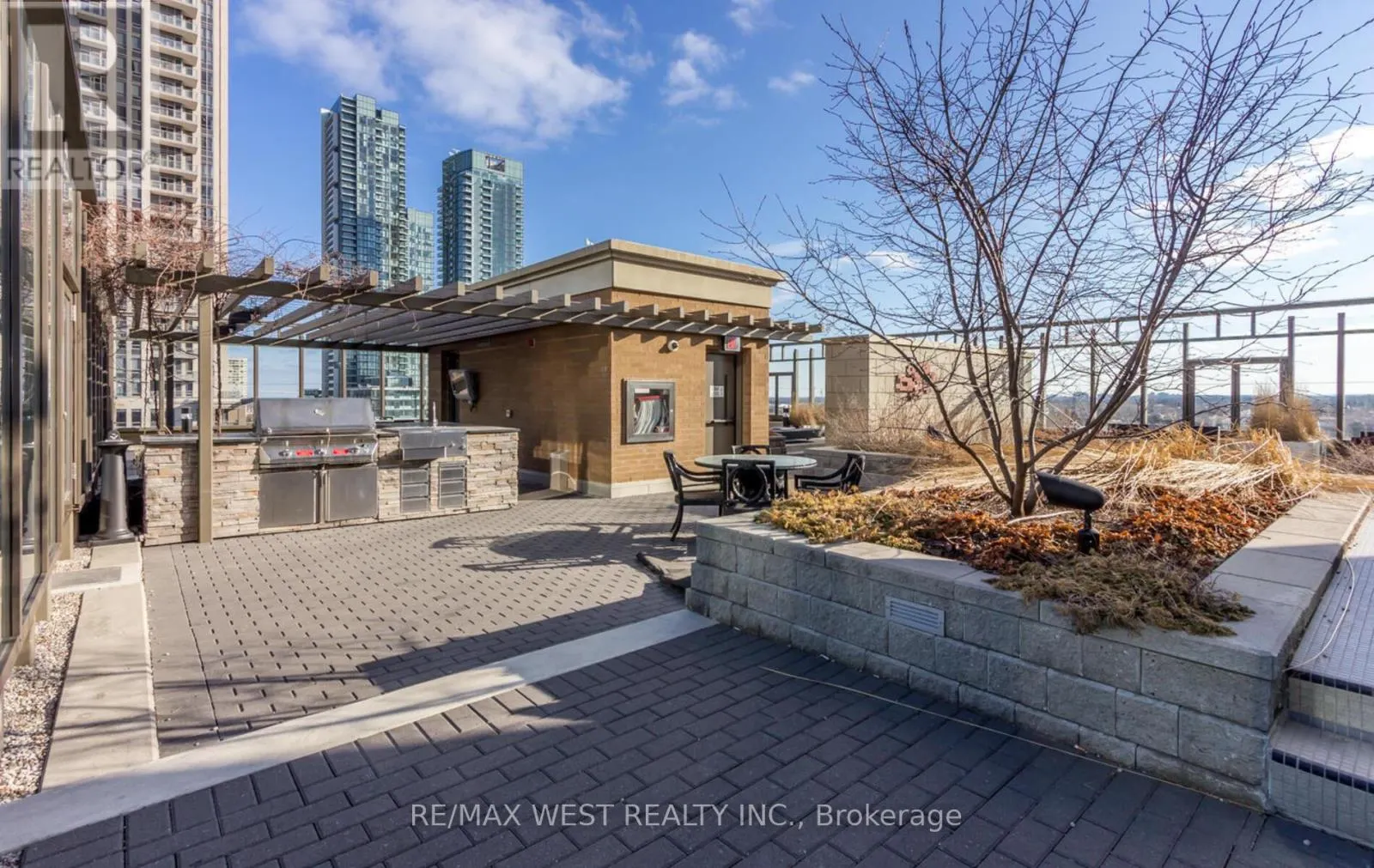 1709 - 385 PRINCE OF WALES DRIVE