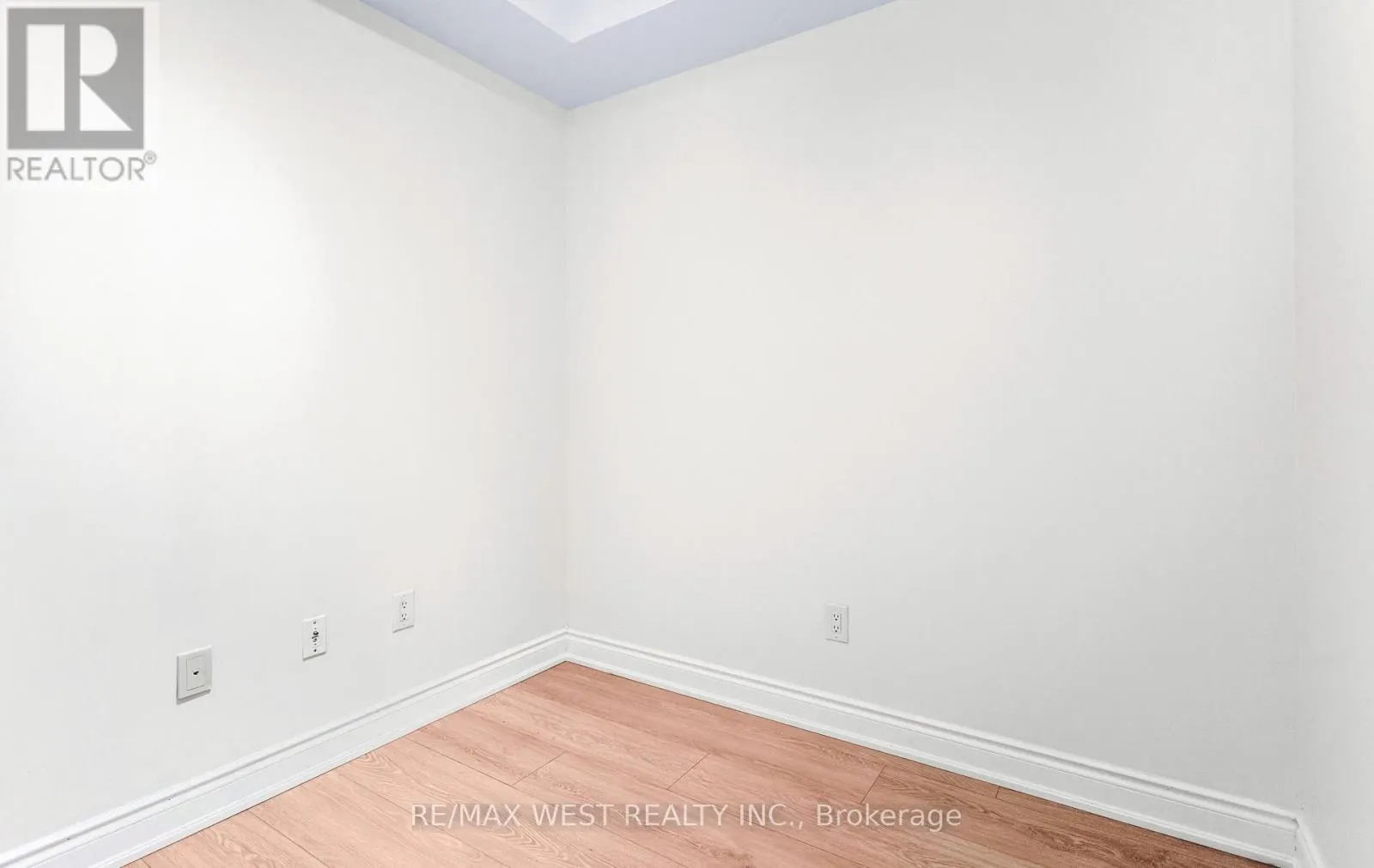 1709 - 385 PRINCE OF WALES DRIVE