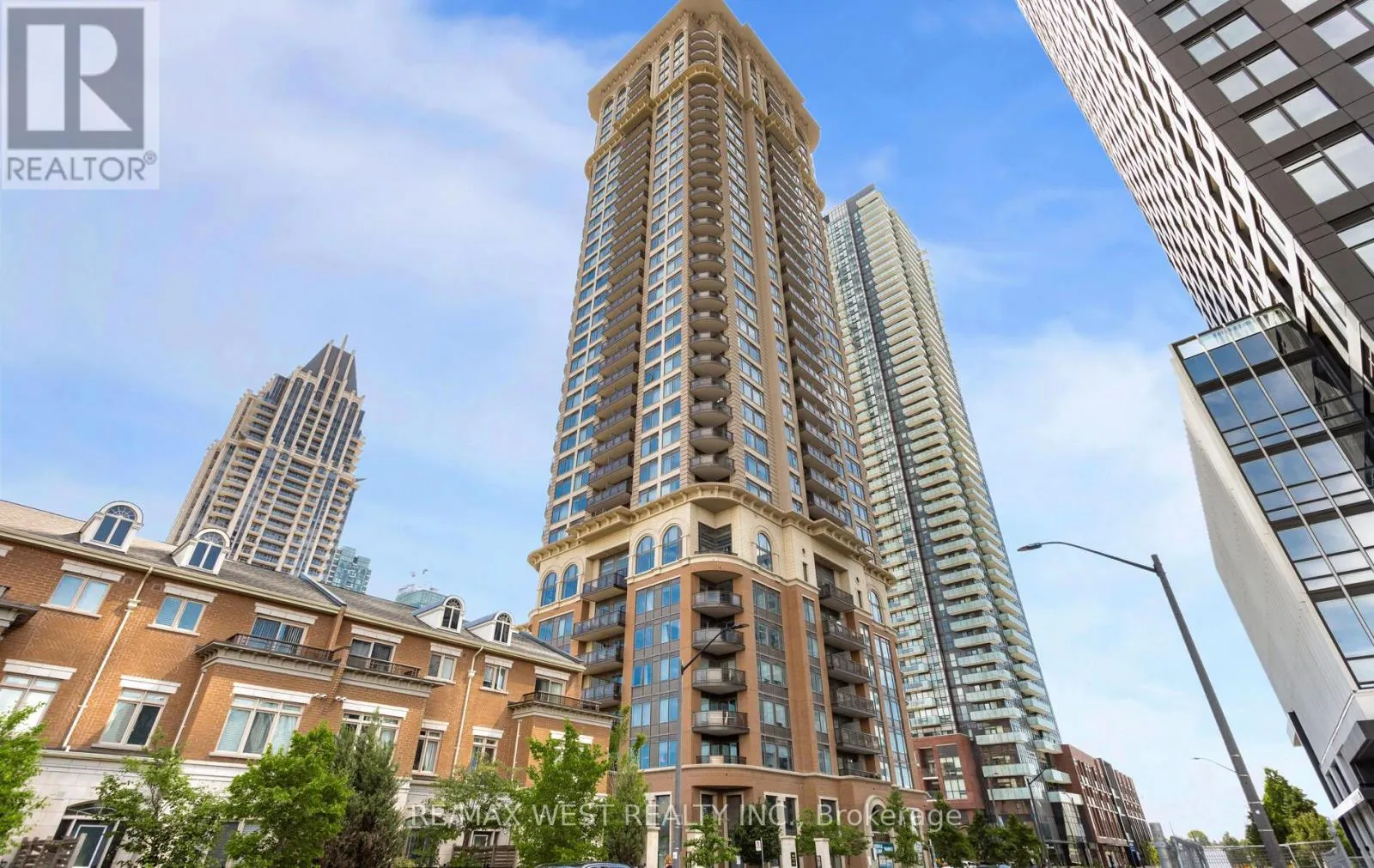 1709 - 385 PRINCE OF WALES DRIVE