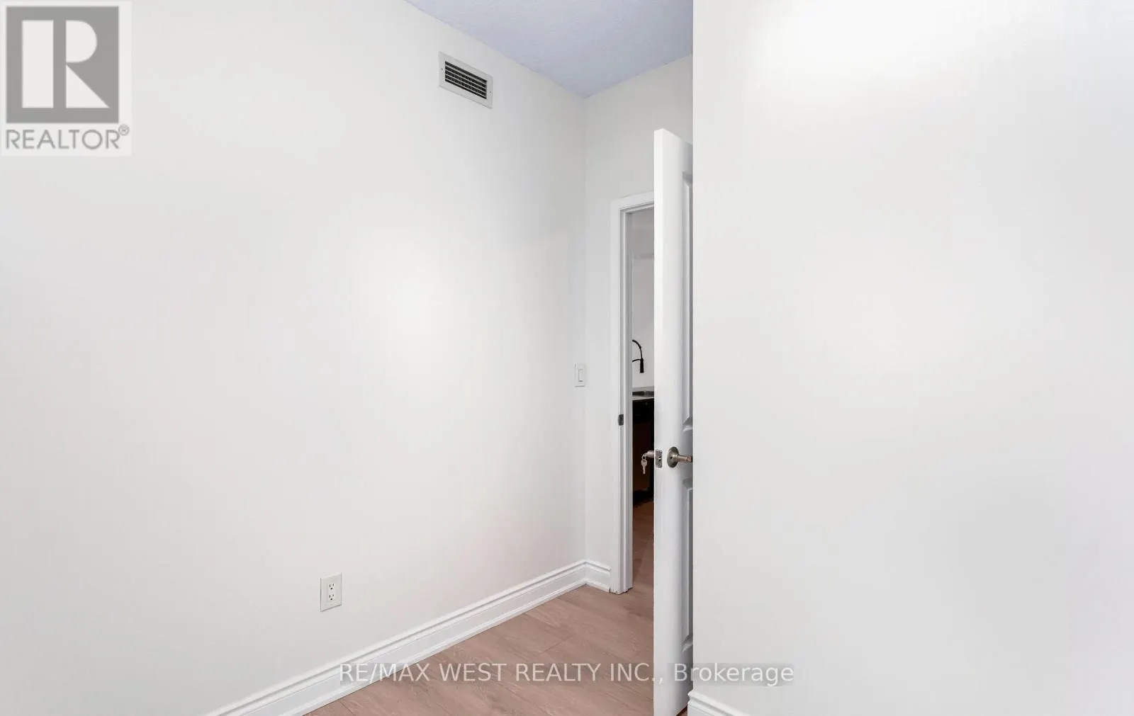 1709 - 385 PRINCE OF WALES DRIVE