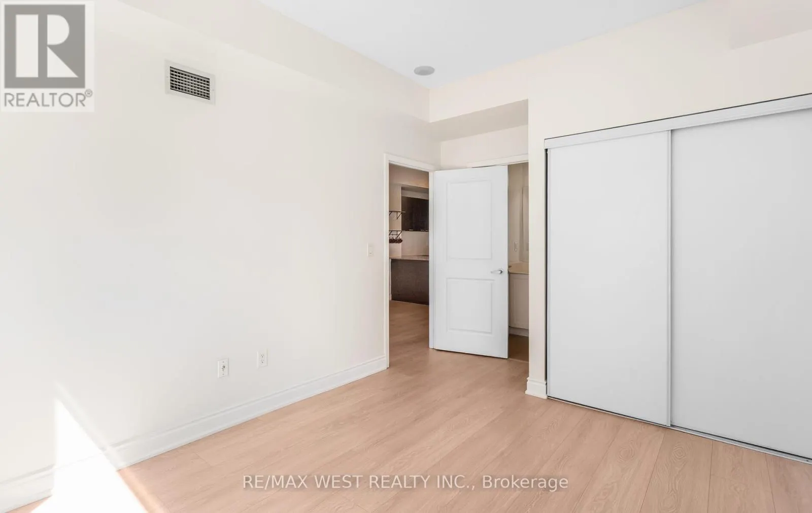 1709 - 385 PRINCE OF WALES DRIVE