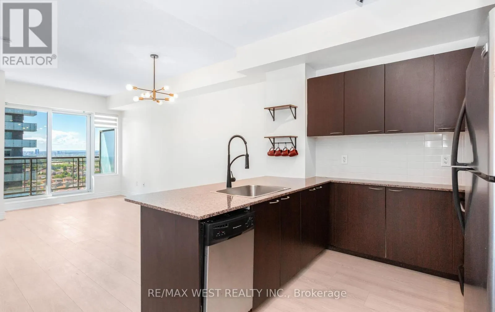 1709 - 385 PRINCE OF WALES DRIVE