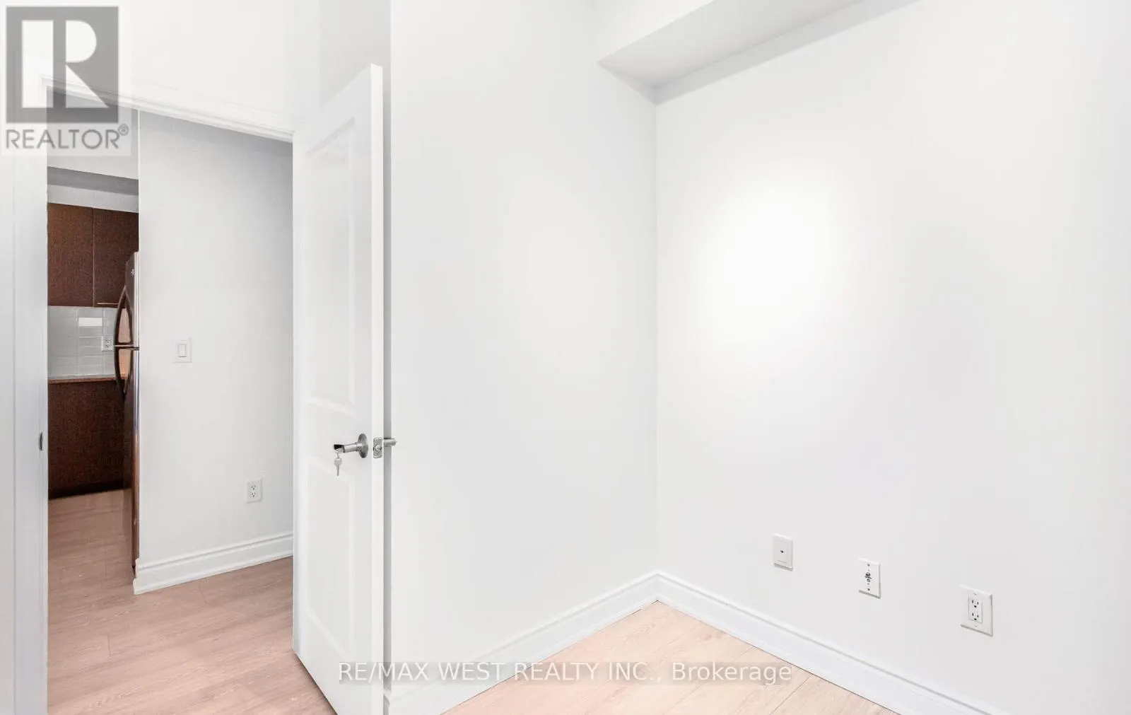 1709 - 385 PRINCE OF WALES DRIVE