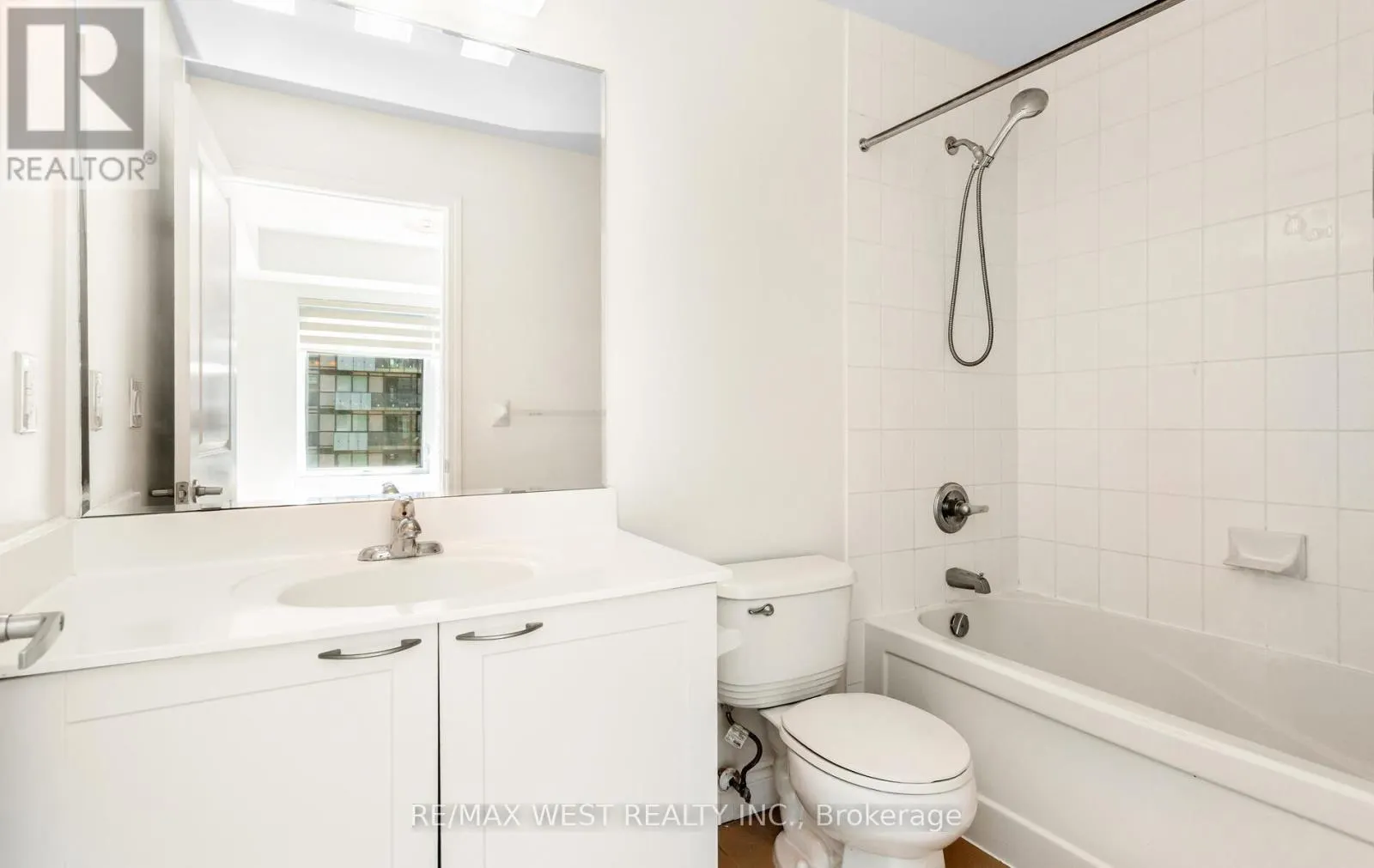 1709 - 385 PRINCE OF WALES DRIVE