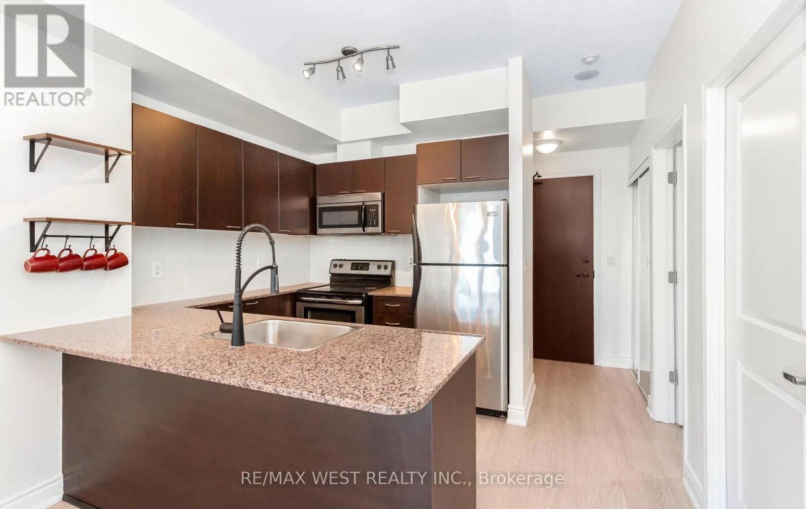 1709 - 385 PRINCE OF WALES DRIVE