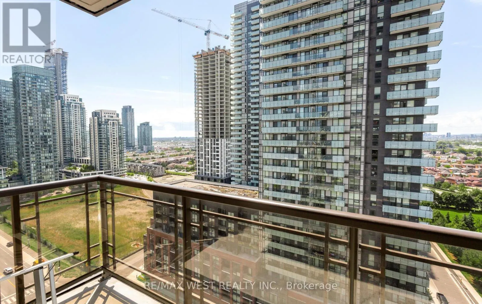 1709 - 385 PRINCE OF WALES DRIVE