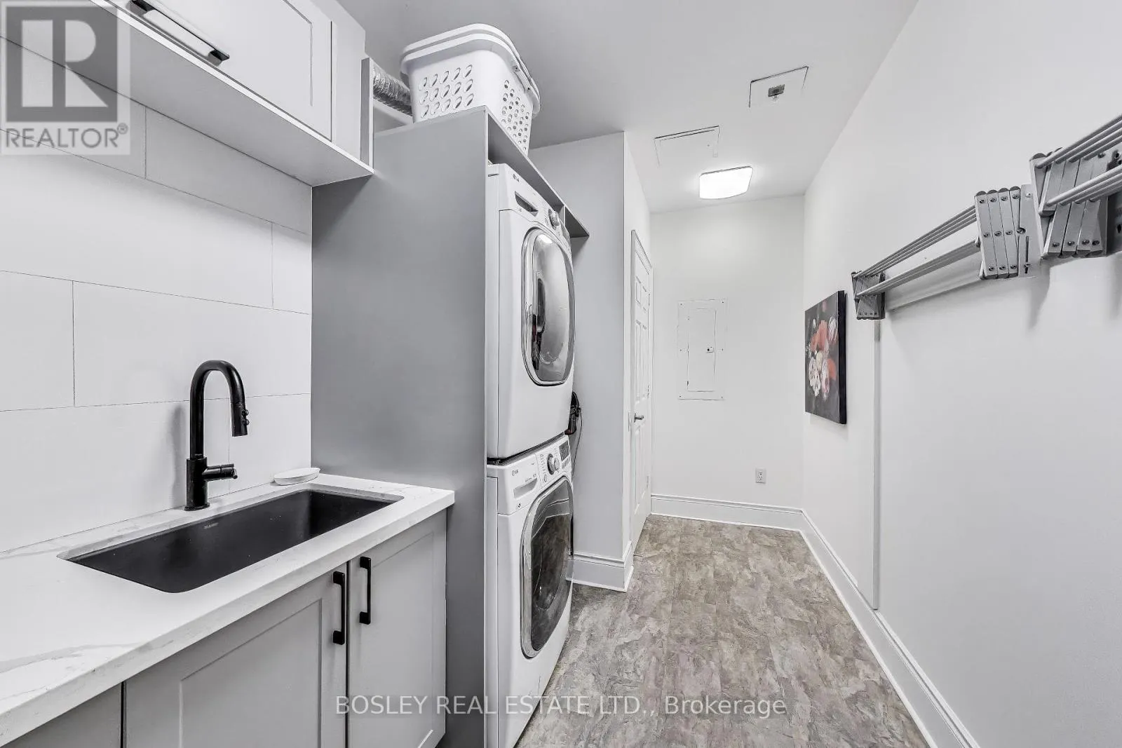 PH08 - 5229 DUNDAS STREET W