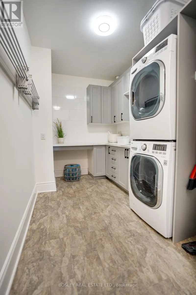 PH08 - 5229 DUNDAS STREET W