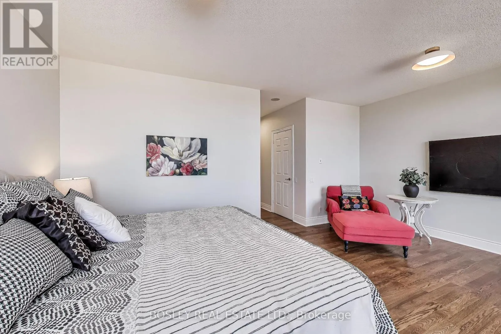 PH08 - 5229 DUNDAS STREET W