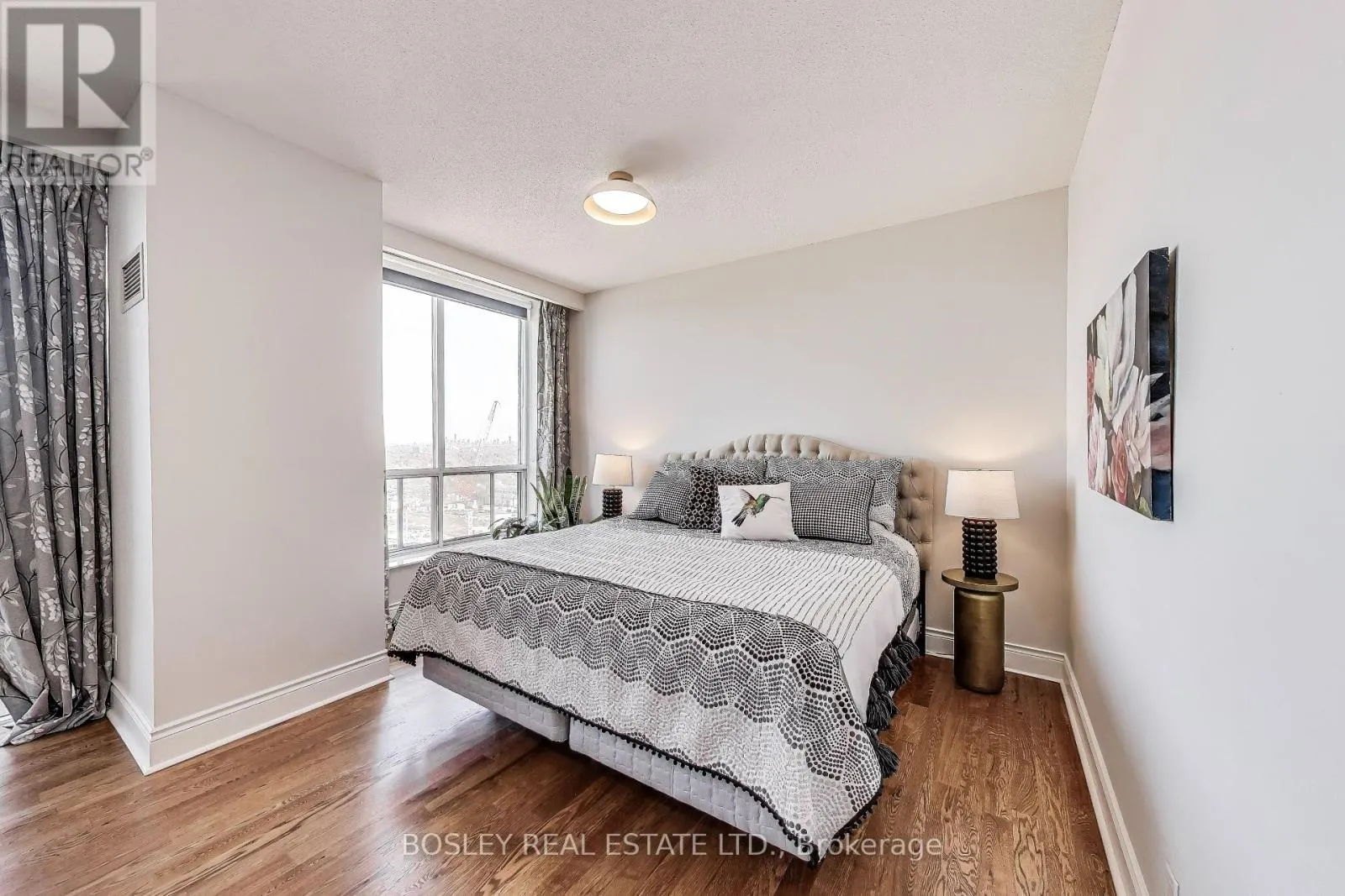 PH08 - 5229 DUNDAS STREET W