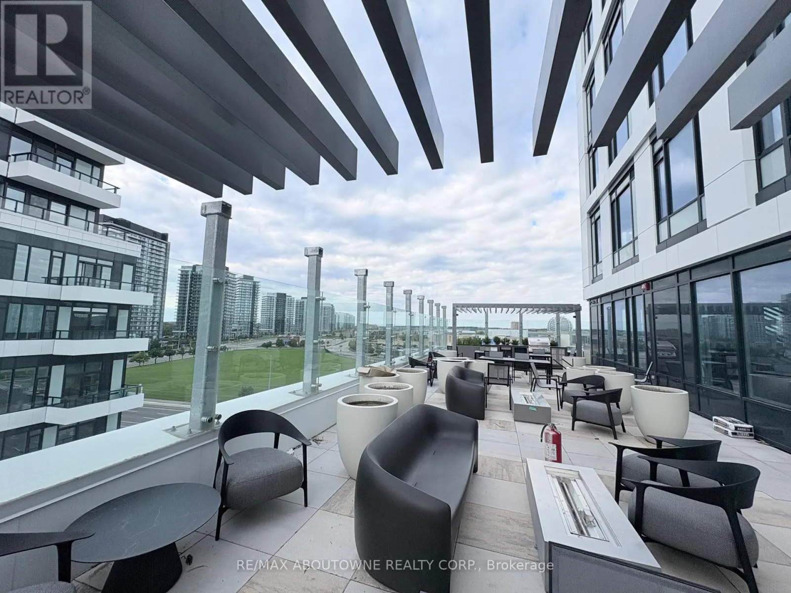 2605 - 2495 EGLINTON AVENUE W
