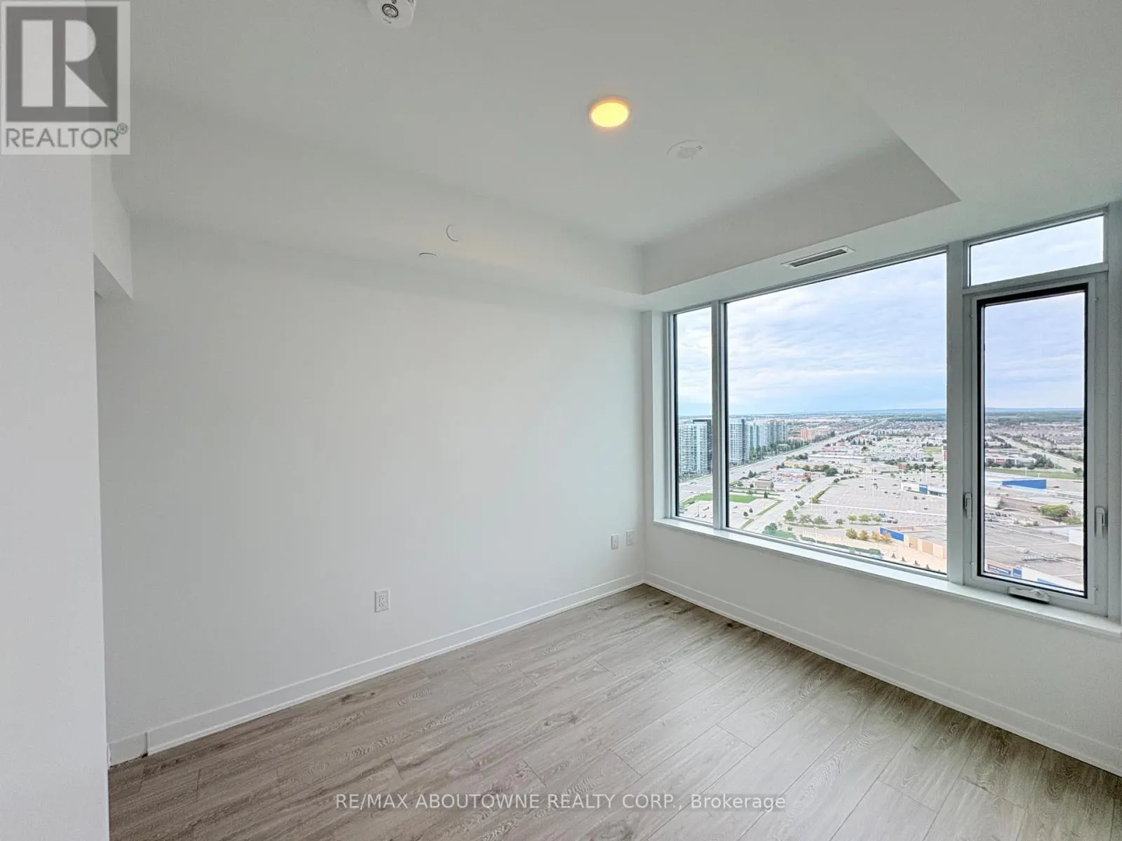 2605 - 2495 EGLINTON AVENUE W