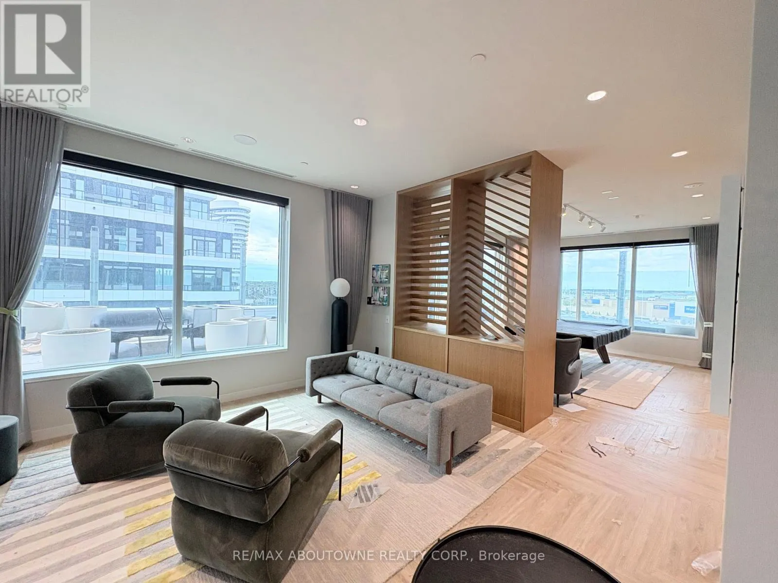 2605 - 2495 EGLINTON AVENUE W