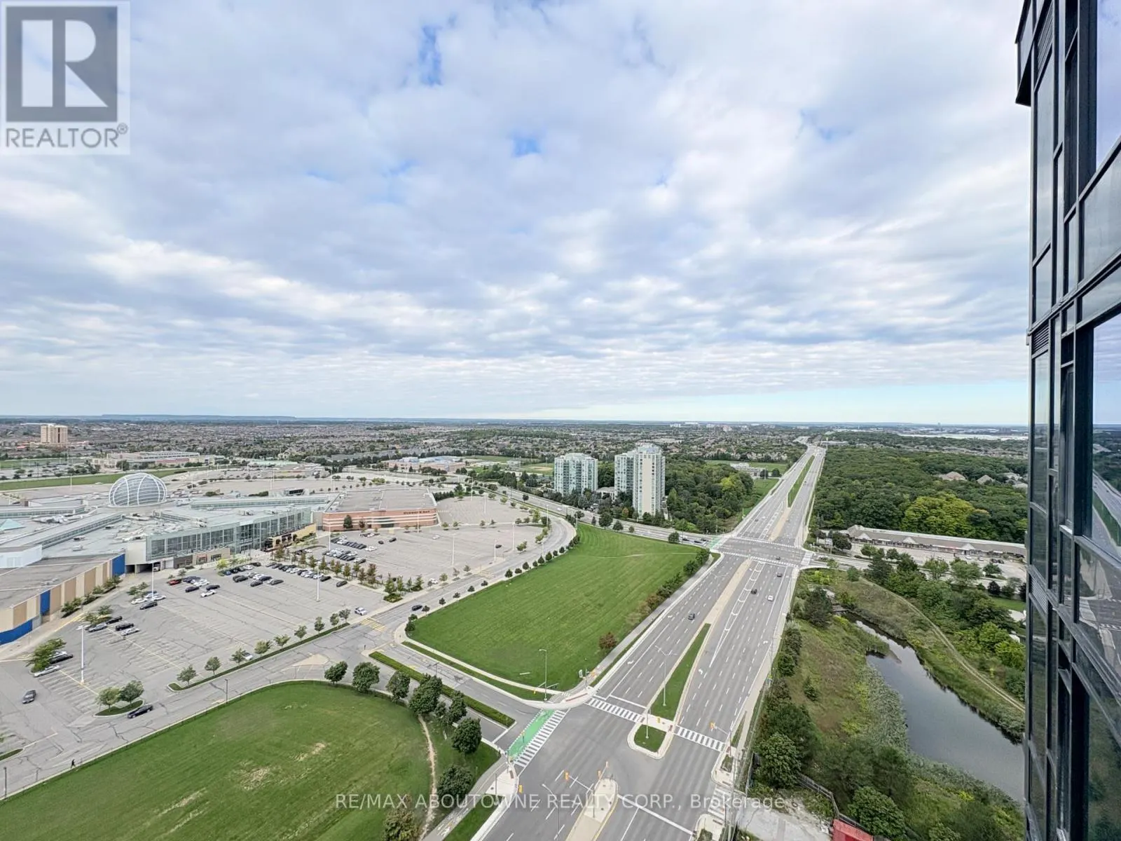 2605 - 2495 EGLINTON AVENUE W
