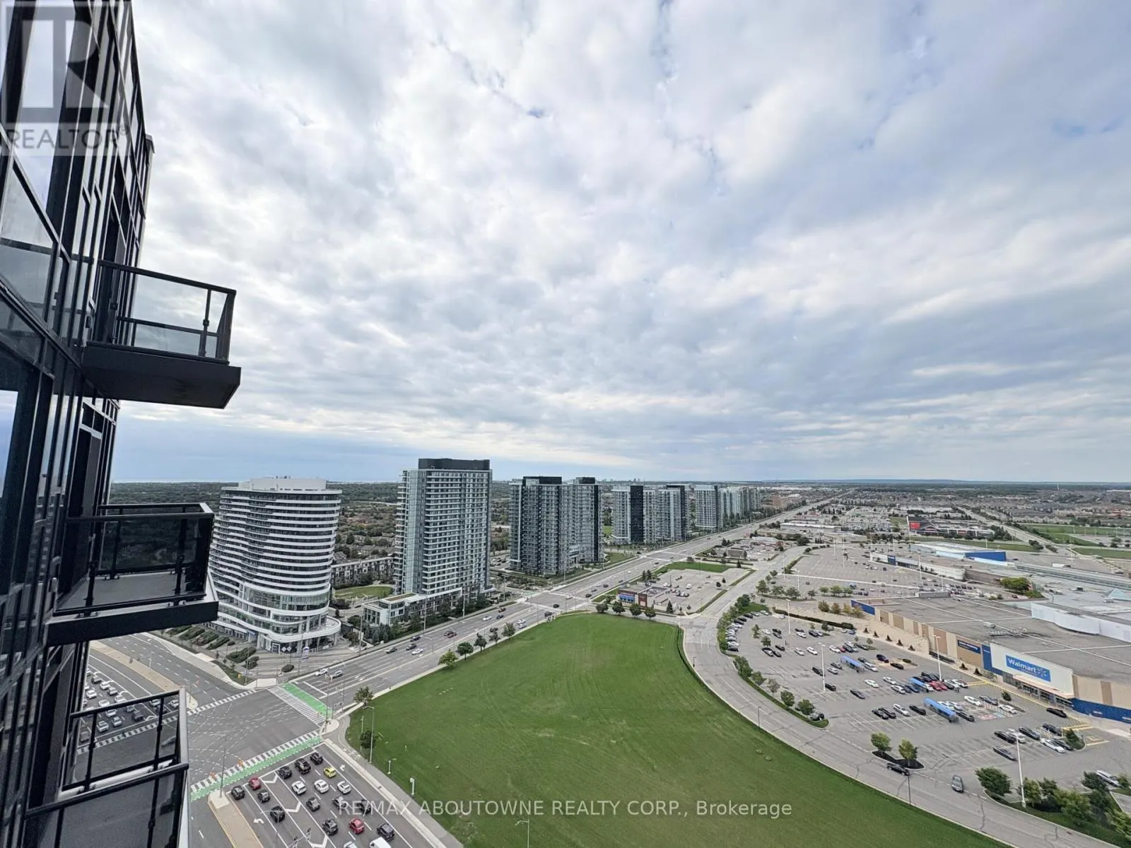2605 - 2495 EGLINTON AVENUE W