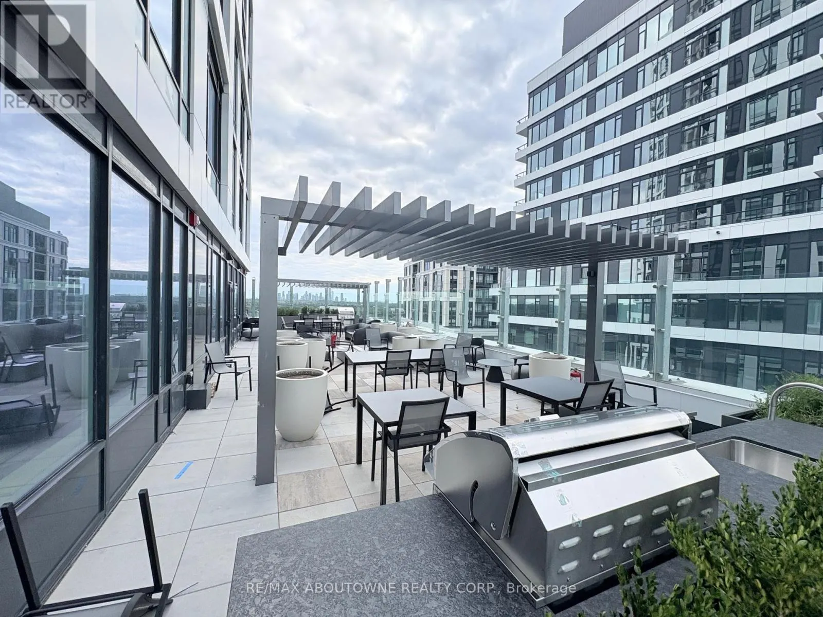 2605 - 2495 EGLINTON AVENUE W