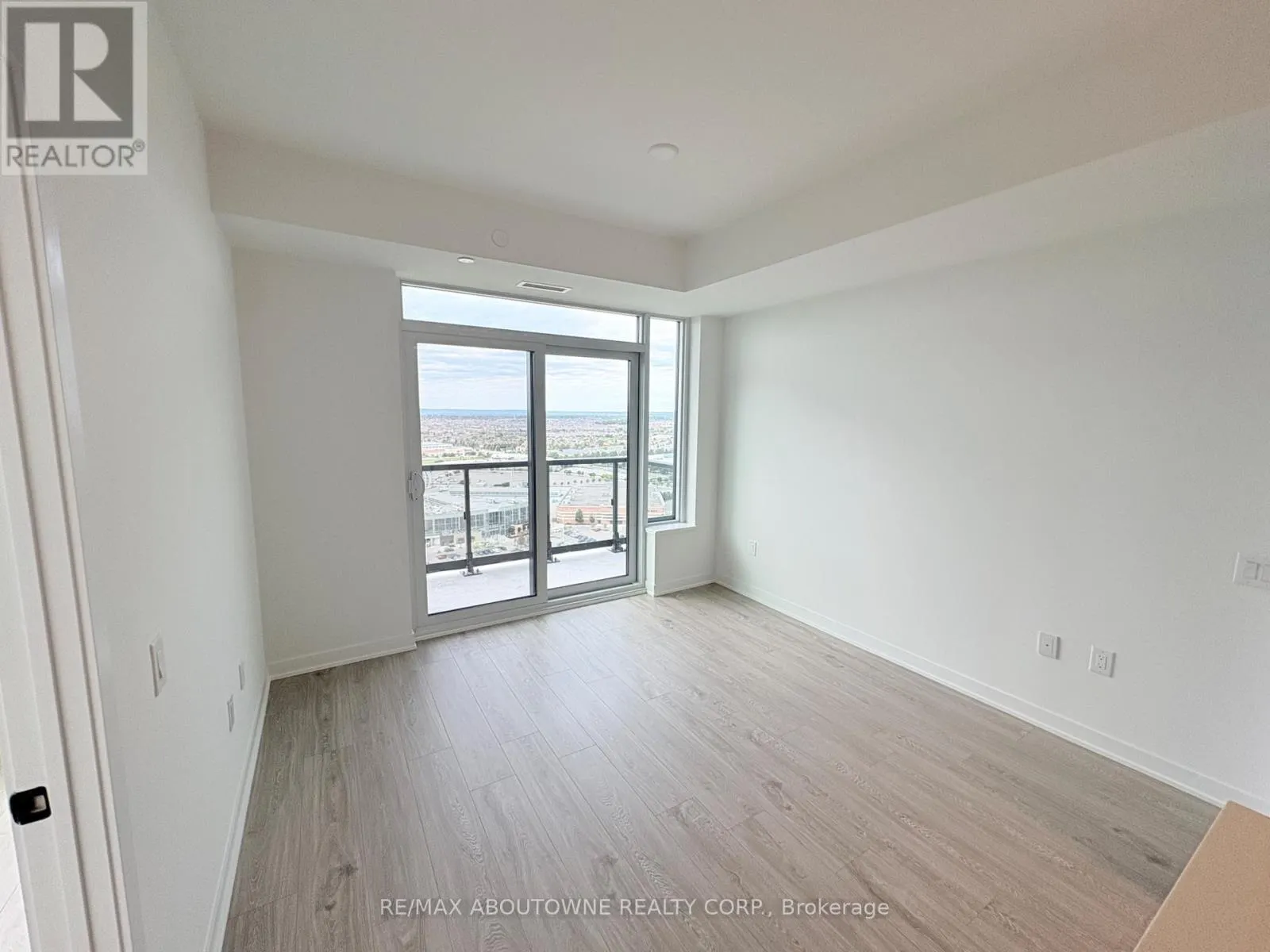 2605 - 2495 EGLINTON AVENUE W