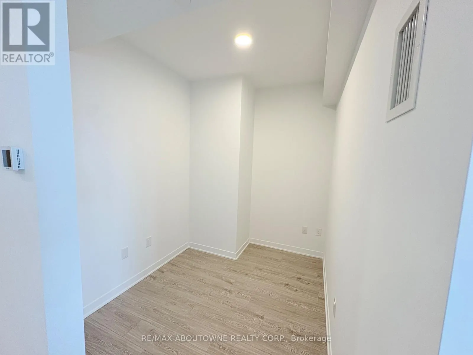 2605 - 2495 EGLINTON AVENUE W