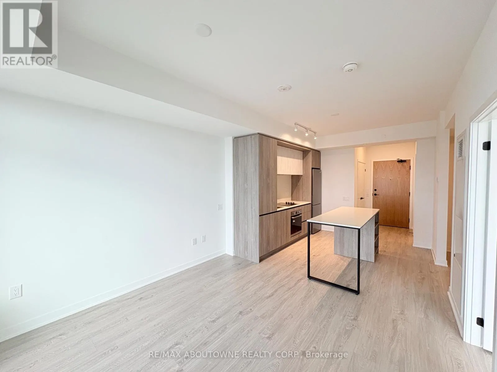 2605 - 2495 EGLINTON AVENUE W