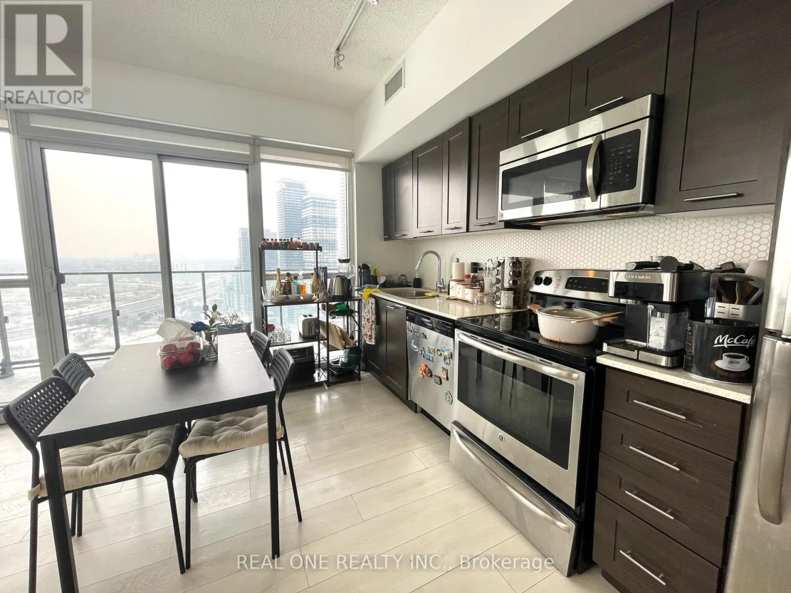 3907 - 2200 LAKE SHORE BOULEVARD W