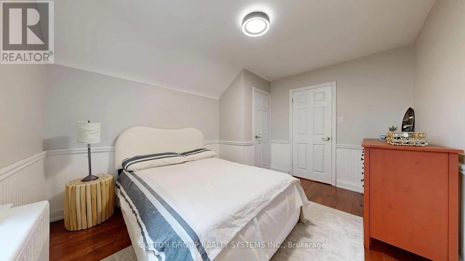 29 PEAREN STREET