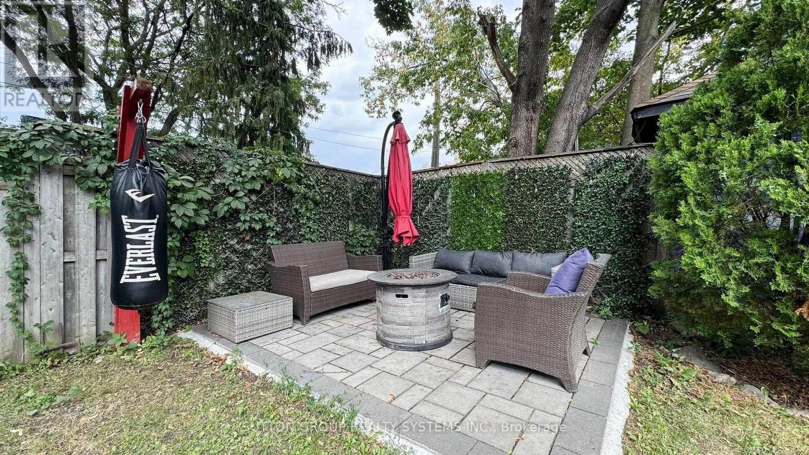 29 PEAREN STREET