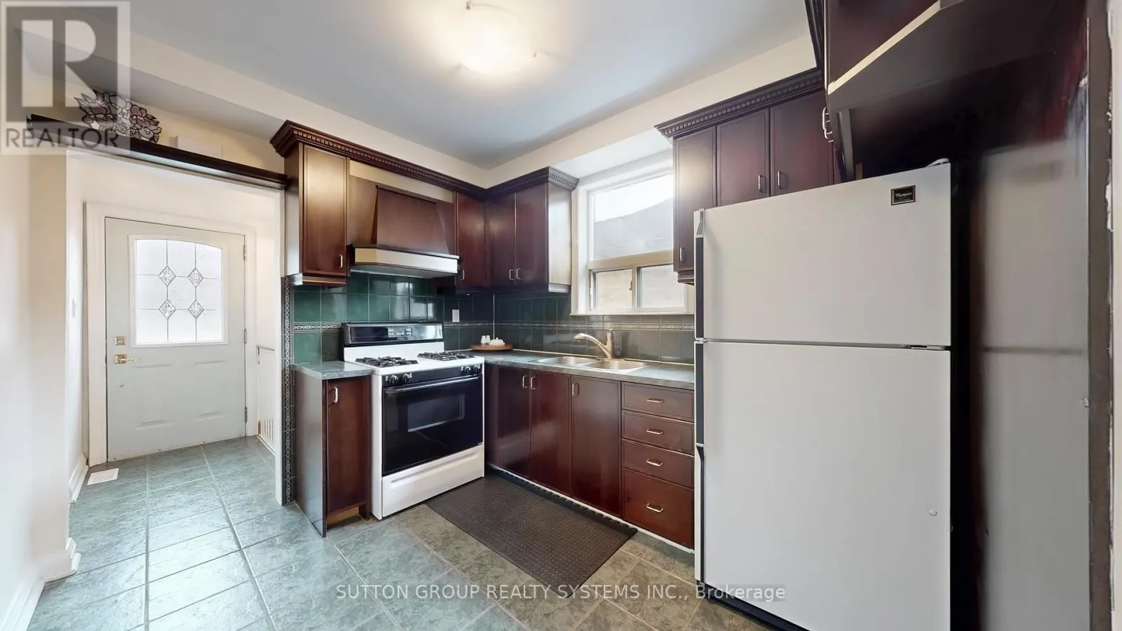 129 LONBOROUGH AVENUE