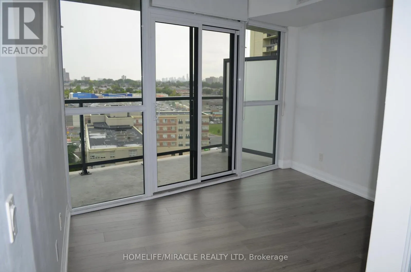 1305 - 1461 LAWRENCE AVENUE W