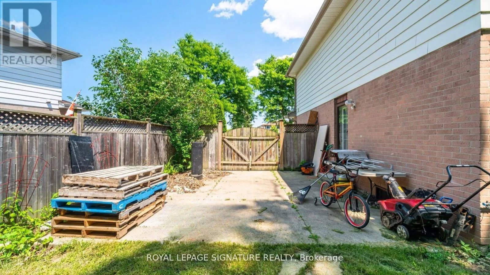 71 MANDARIN CRESCENT N