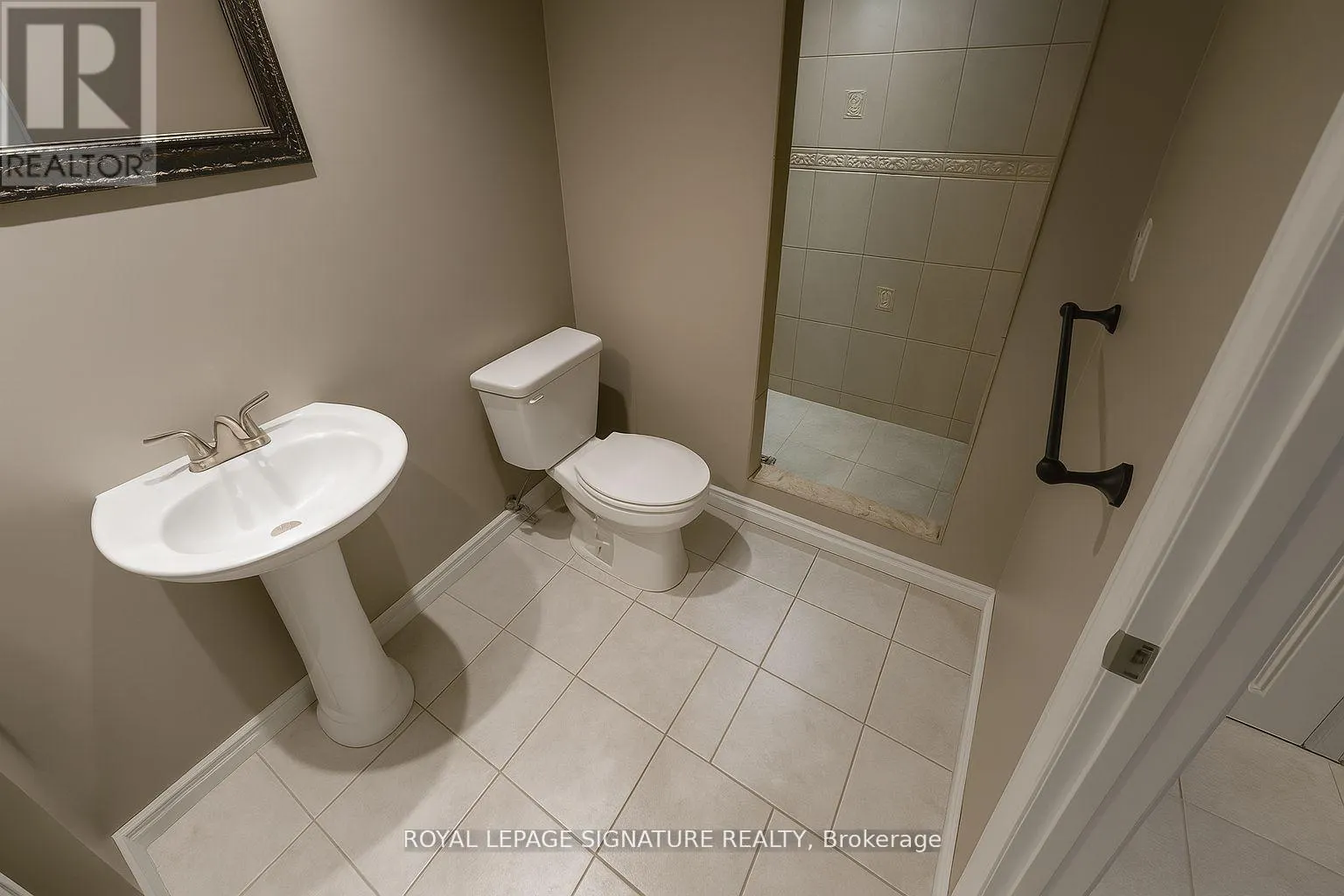 71 MANDARIN CRESCENT N