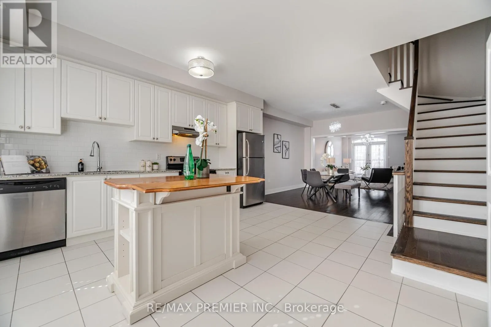 1204 BEACHCOMBER ROAD N