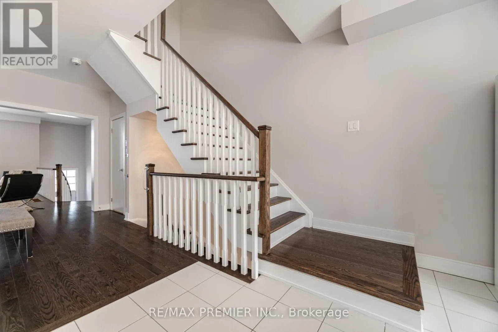 1204 BEACHCOMBER ROAD N