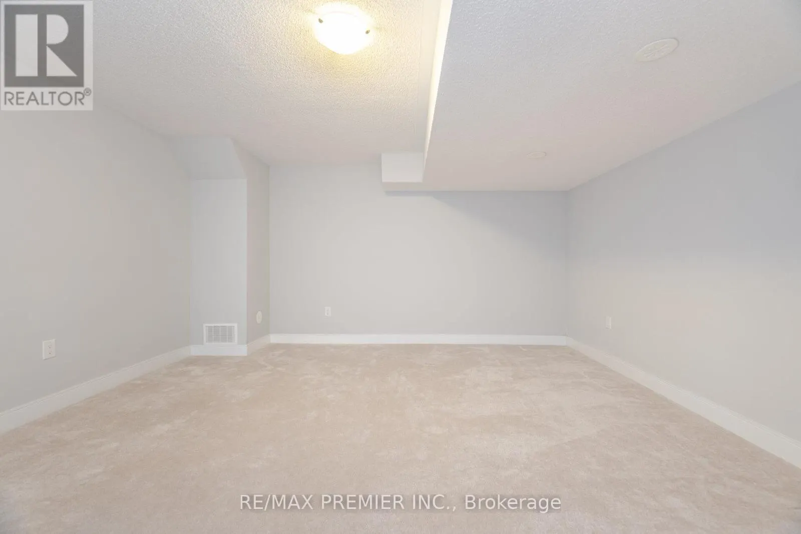 1204 BEACHCOMBER ROAD N
