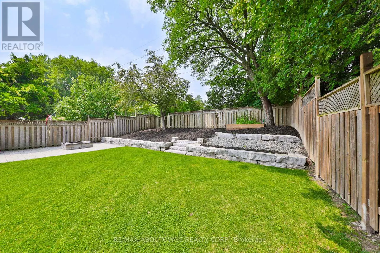 1506 NEWLANDS CRESCENT