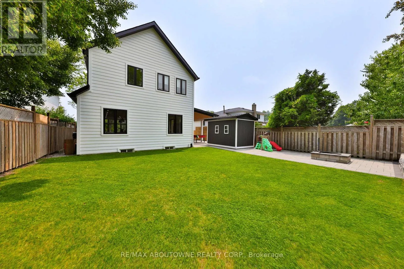 1506 NEWLANDS CRESCENT