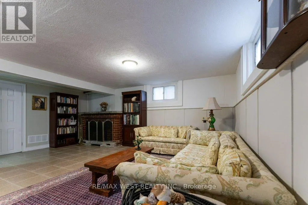 216 BERRY ROAD